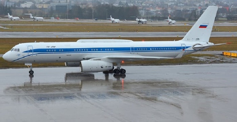 samolet-tu-214-v-aeroportu.jpg